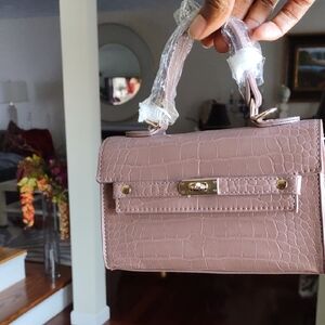 Elegant Croc-Embossed Tan Handbag